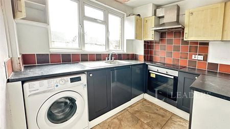 5 bedroom house to rent Brendon Avenue, Luton, Bedfordshire, LU2 - Photo 5