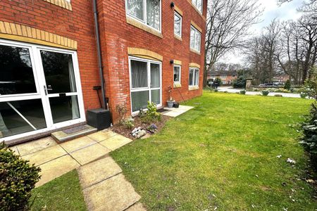 Liege House, Manorside Close - Photo 2