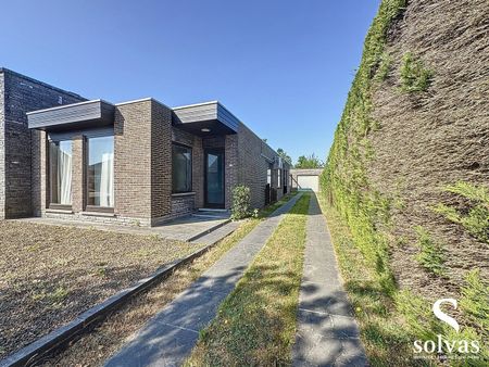 Lichtrijke bungalow met twee slaapkamers nabij het centrum van Sleidinge - Photo 3