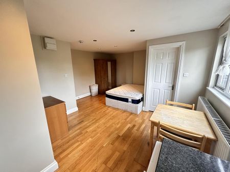 Studio to rent - Photo 2