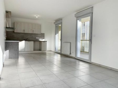 Location Appartement 3 pièces 60m² VAULX EN VELIN 69120 - Photo 2