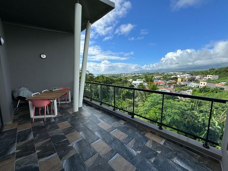 A LOUER - Saint-Benoit - Appartement T3 nu de 72 m2 habitable au dernier étage avec vue mer - Photo 2