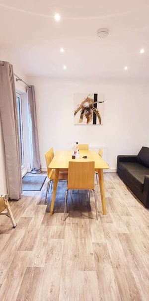 Banwell Street Room 2 - Photo 1