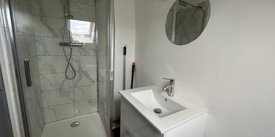 TRES BEAU T1 BIS MEUBLE - REFAIT ENTIEREMENT A NEUF - Photo 3