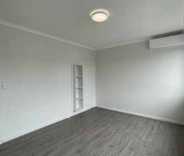 RECENTLY REFURBISHED 1 BEDROOM APARTMENT IN AN EXCELLENT LOCATION - Photo 1