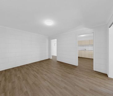 Renovated 1-Bedroom + Study Apartment with Ocean Glimpses - Photo 1