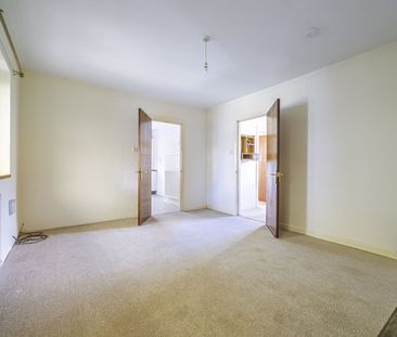 3 Bedroom - Photo 4