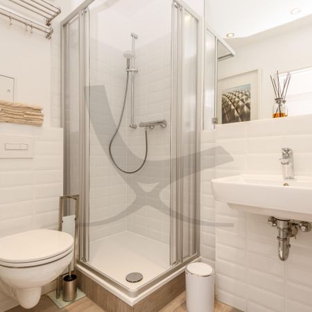 Modern Single Living - Photo 5