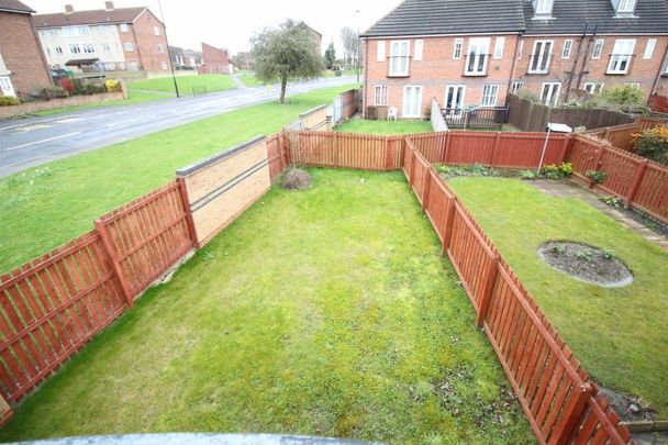 3 Bedroom House - Semi-Detached - Photo 1