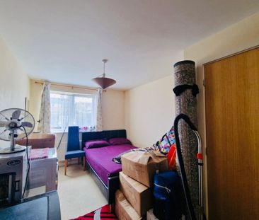 2 bed Ground Floor Flat for Rent - Photo 4
