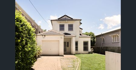 Large Family Home in Ascot School Zone - Photo 2