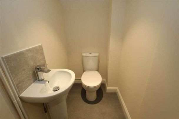 Chapel Corner, Old Town, SN1 - Photo 1