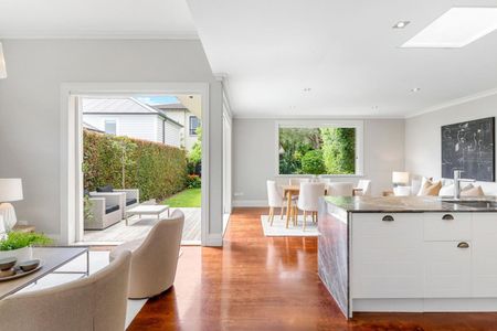 Immaculately presented Character Home - Photo 3