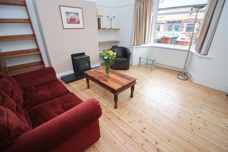 2 Bedroom House - Semi-Detached - Photo 3