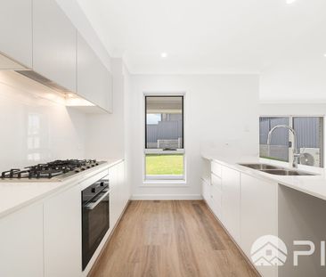 Brand New 5 Bedroom House! - Photo 6