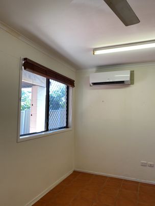 27 Canterbury Road, Kirwan - Photo 1