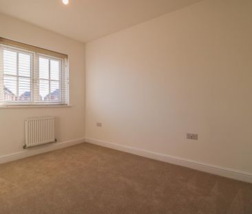 3 bedroom semi-detached house to rent - Photo 5