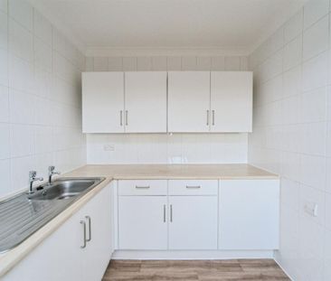 1 bedroom retirement property to rent - Photo 5