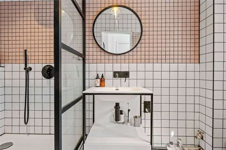 A charming one bedroom apartment within the popular Boundary Estate. - Photo 3