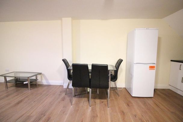 Bridge Road, Hounslow - Photo 1