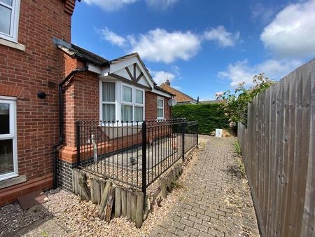 Christ Church Close, Stamford - Photo 2