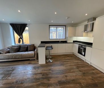 Room in a Shared Flat, Warham Road, CR2 - Photo 3