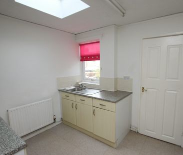 Terraced House to rent on - Photo 5