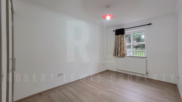 Spacious Ground Floor Apartment with Garden, 2 Bathrooms & Parking – NW9 9NH - Photo 1