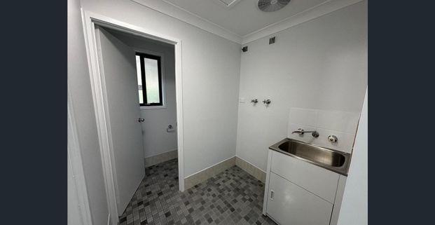 Single Storey Home - Photo 1