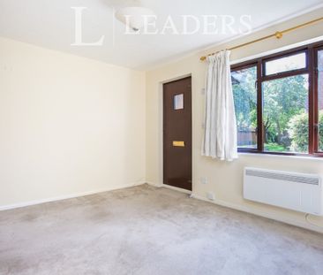 1 bedroom maisonette to rent Tintagel Way, Oriental Road, GU22 - Photo 2
