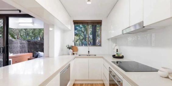 Stylish Lifestyle Haven With Lush Tropical Outlooks - Photo 3