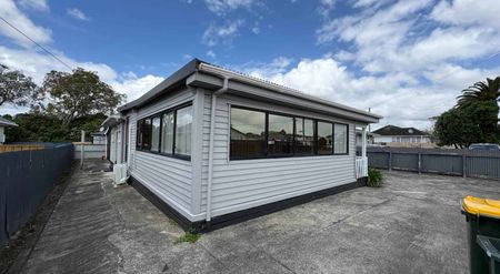 New Feel! Renovated 3 Bed, 1.5 Bath Otara Home... - Photo 3