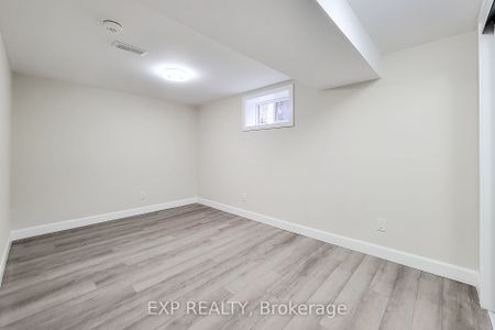 Detached Home For Lease | X8126276 - Photo 2