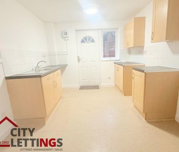 2 bedroom semi-detached house to rent - Photo 4