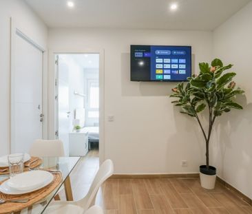 Room with private terrace in Plaza España - Photo 1
