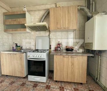 Apartament 2 camere, decomandat, centrala proprie, zona 1 Mai - Fotografie 1