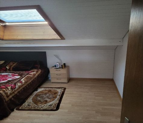 Wohnen im Chaletstil? Charmante Dachwohnung. - Foto 1