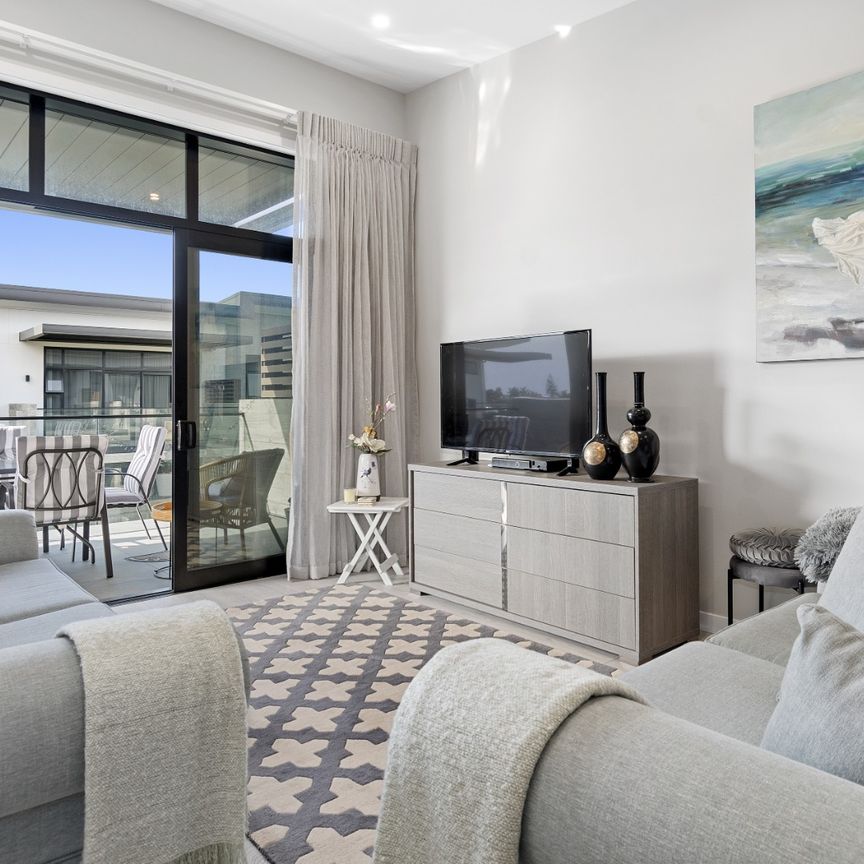 Luxury Living In Salt Ave - Mt Maunganui - Photo 1