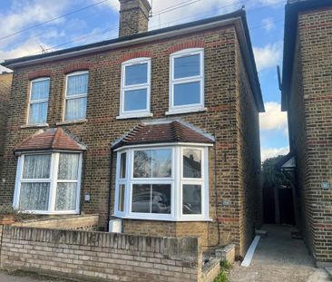 3 bedroom semi-detached house to rent - Photo 4