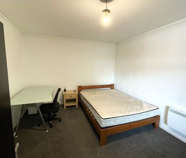 1 Room Available 2025 - Photo 3