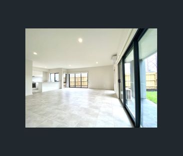 Modern and spacious townhouse. - Photo 2