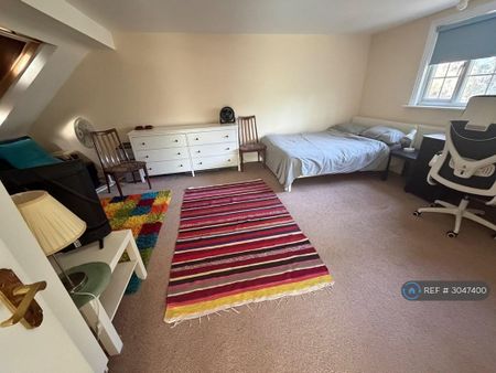 1 bedroom in a house share to rent - Photo 2