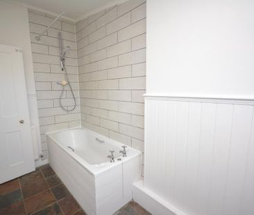 2 bedroom end of terrace house to rent - Photo 6