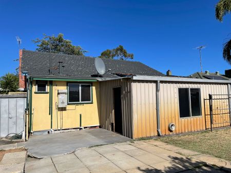 Beautiful 3x1 Family Home in Carey Park - Photo 5