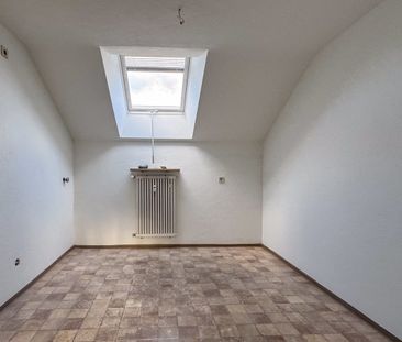 Bereits bezugsfrei – schöne 3-Zi-Dachgeschosswohnung in ruhiger Woh... - Photo 3