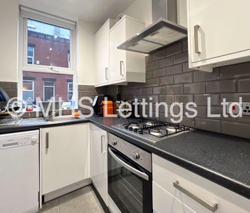 2 Bedroom Mid Terraced House for rent in Meadow View - Photo 1