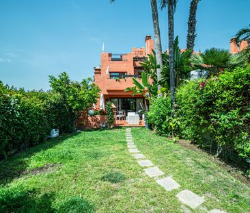 Townhouse in Marbella - Photo 1