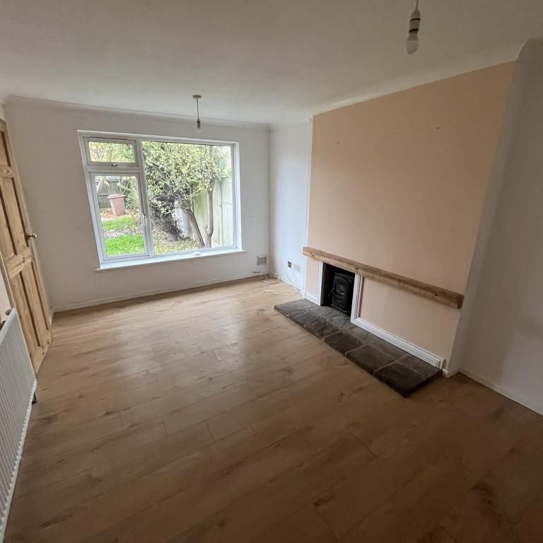 2 bedroom semi-detached bungalow to rent - Photo 1