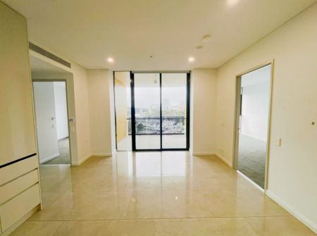 2 bed 2 bath - Photo 2