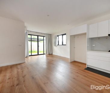 Modern Townhouse with Style, Space & Convenience - Photo 6